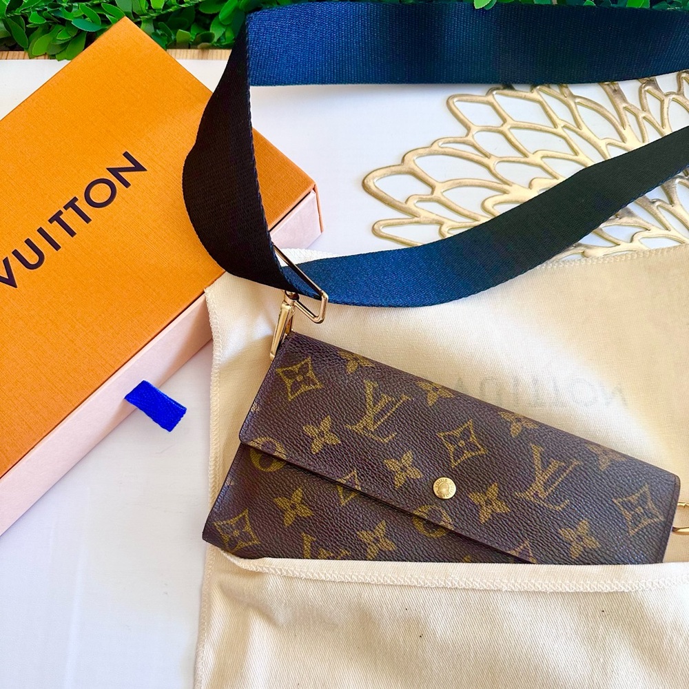 Louis Vuitton Monogram Sarah Wallet - Picture 6 of 14